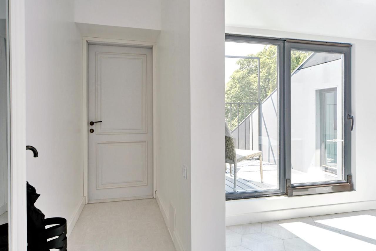 White Door Apartments Mansard Heart Of Odessa 2 Exterior foto