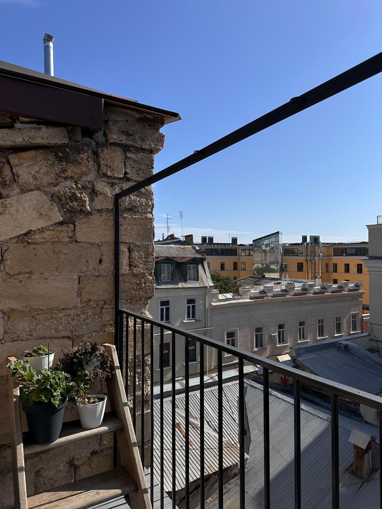 White Door Apartments Mansard Heart Of Odessa 2 Exterior foto